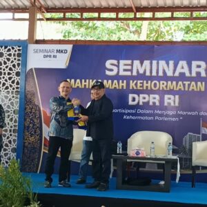 Ketua MKD DPR Nazaruddin Dek Gam dan narasumber seminar