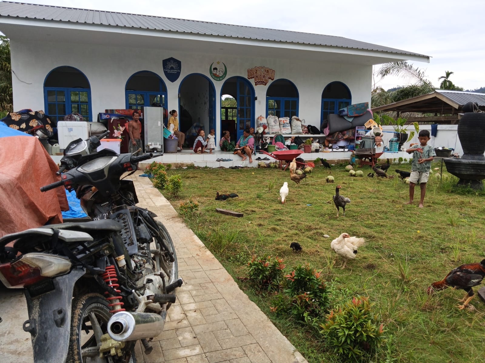 Warga terdampak banjir Pante Kera Aceh Timur mengungsi