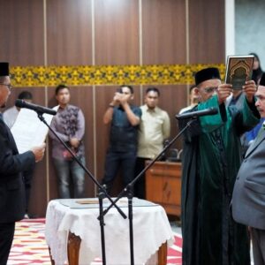 Zaini Bakri dilantik menjadi anggota PAW DPRA