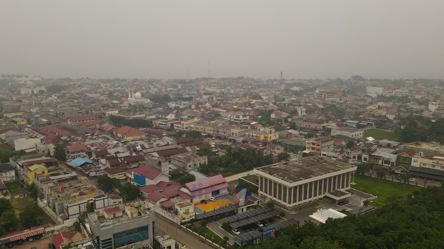 Kondisi kabut asap karhutla menyelimuti wilayah Kota Lhokseumawe dari udara