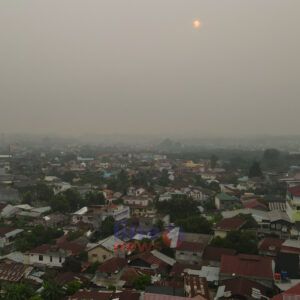 langit kabut asap pekat lhokseumawe.jpg