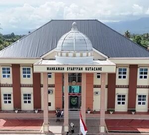 Tampak depan gedung kantor Mahkamah Syar'iyah Kutacane dengan papan nama resmi instansi di bagian halaman