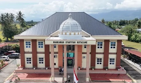Tampak depan gedung kantor Mahkamah Syar'iyah Kutacane dengan papan nama resmi instansi di bagian halaman